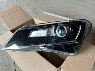 3V1941017A Фара левая Skoda Superb 3 Арт e12632800, вид 1