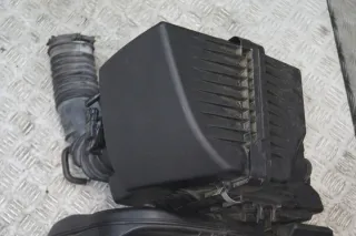 SH01-13221, SH01-133AX Корпус воздушного фильтра Mazda 5 1 Арт e12610881, вид 3