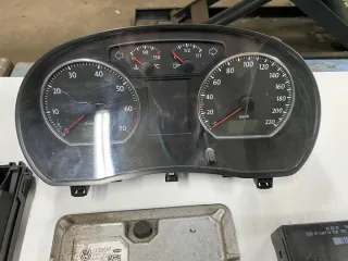03C906024F Блок управления двигателем Volkswagen Polo 4 Арт e12591087, вид 2