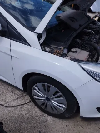  Крыло переднее правое Ford Focus 3 restailing Арт e12585858, вид 1