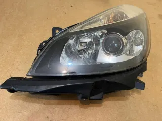 7701061075 89900137 Фара левая Renault Clio 3 Арт e12567362, вид 1