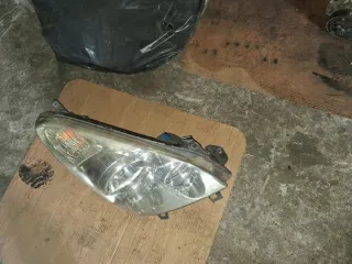 P7105R Фара правая Toyota Corolla VERSO 2 Арт e12501738, вид 1