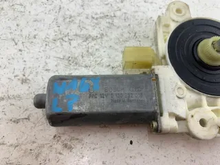 0130822016 Моторчик стеклоподъемника Mercedes A W168 Арт e12458392, вид 5