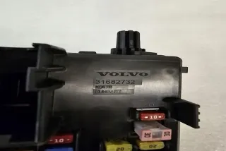 31682732 Блок предохранителей Volvo S60 3 Арт e12445349, вид 1