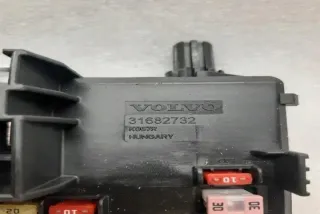31682732 Блок предохранителей Volvo S60 3 Арт e12445337, вид 3