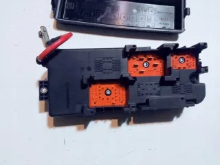 13240244 13240244JF 519178107 Блок предохранителей Opel Vectra C  Арт e12442754, вид 4