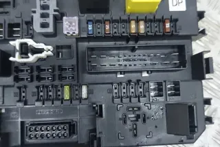 13181278 Блок предохранителей Opel Astra H Арт e12442189, вид 4