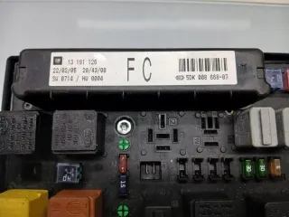 13191126 Блок предохранителей Opel Astra H Арт e12442127, вид 2