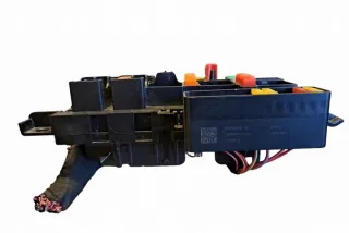 9360501 Блок предохранителей BMW i3 Арт e12435850, вид 1