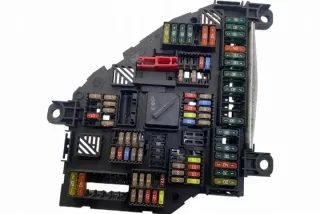 9234423 Блок предохранителей BMW 5 F10/F11/GT F07 Арт e12435029, вид 2