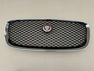 HK83-8B271 Решетка радиатора Jaguar F-Pace Арт e12387425, вид 1