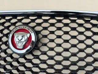 HK83-8B271 Решетка радиатора Jaguar F-Pace Арт e12387425, вид 6