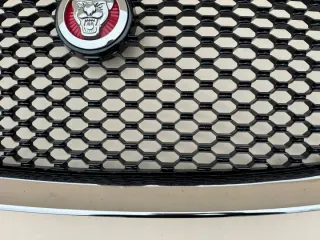 HK83-8B271 Решетка радиатора Jaguar F-Pace Арт e12387425, вид 7