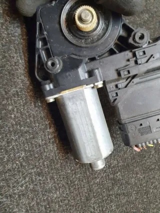 3B9839752G Моторчик стеклоподъемника Volkswagen Passat B5 Арт e12372236, вид 3