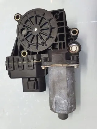 0130821784 Моторчик стеклоподъемника Audi A6 C5 (S6,RS6) Арт e12369853, вид 6