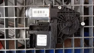 5K0959793 1T0959701T Parts4You Моторчик стеклоподъемника Volkswagen Touran 2 Арт e12219295, вид 1