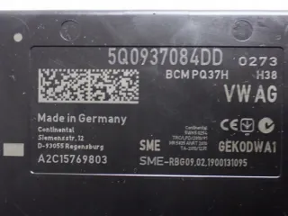 5Q0937084DD Блок предохранителей Skoda Octavia A7 Арт e12036446, вид 4