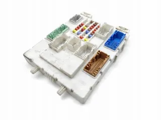 31412887 Блок предохранителей Nissan Qashqai 1  Арт e11995471, вид 3