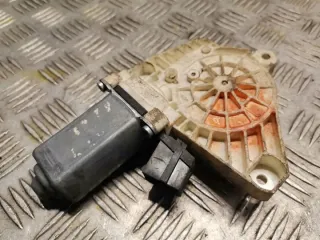 1698204542 Моторчик стеклоподъемника Mercedes A W169 Арт e11911888, вид 1