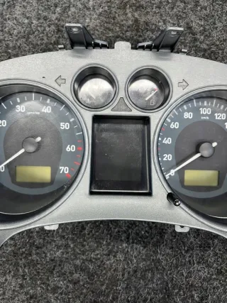 110080104039A Щиток приборов (приборная панель) Seat Ibiza 3 Арт e11796102, вид 3