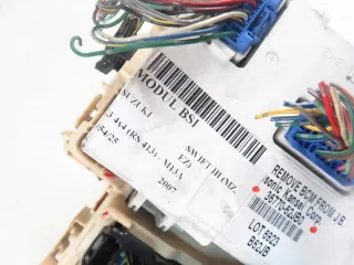3677062JB0 Блок предохранителей Suzuki Swift 3 Арт e11780555, вид 3