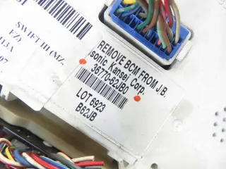 3677062JB0 Блок предохранителей Suzuki Swift 3 Арт e11780555, вид 4