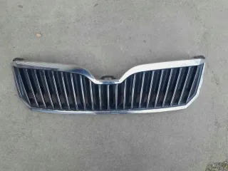3T0853668B SKODA3T0853668B Решетка радиатора Skoda Superb 2 Арт e11686474, вид 1