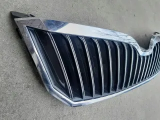 3T0853668B SKODA3T0853668B Решетка радиатора Skoda Superb 2 Арт e11686474, вид 2