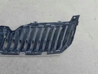 3T0853668B SKODA3T0853668B Решетка радиатора Skoda Superb 2 Арт e11686474, вид 4