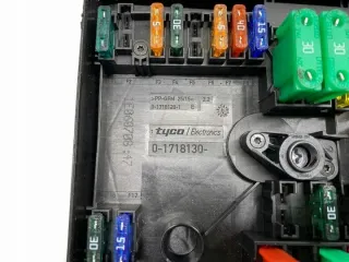 1K0937809B Блок предохранителей Volkswagen Golf 5 Арт e11672248, вид 4