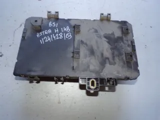 13145014 12442863 Блок предохранителей Opel Astra H Арт e11670845, вид 1