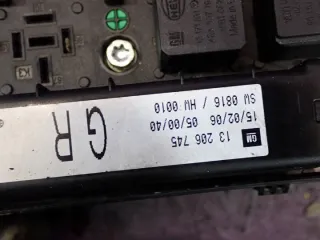 13206745 Блок предохранителей Opel Astra H Арт e11670794, вид 6