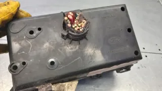 518276100 Блок предохранителей Ford Focus 1 Арт e11668851, вид 2