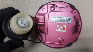 64850M68K01,77121M63J10,7711674L00 Лючок бензобака розовый Suzuki Alto HA25 Арт 9381969, вид 2