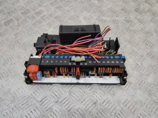 8364542 Блок предохранителей BMW X3 E83 Арт 107149, вид 1