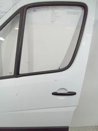  Стекло двери передней левой Mercedes Sprinter W906 Арт 99895