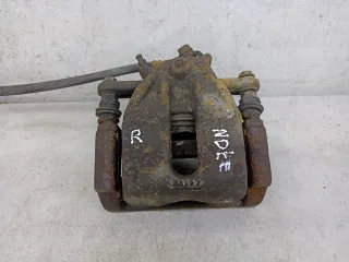 41001AH60A Суппорт передний правый Nissan Note E11 Арт 72-146