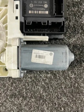 1K0959792G Моторчик стеклоподъемника Volkswagen Passat B6 Арт e10620897, вид 4