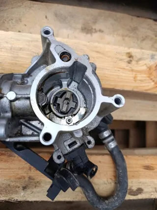 06K145100B Насос вакуумный Audi A3 8V Арт e10628618, вид 1