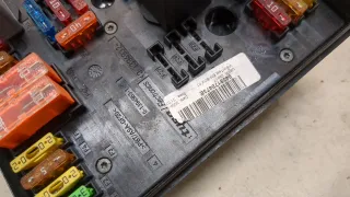 1K0937124K Блок предохранителей Skoda Octavia A5 Арт 20409759, вид 4