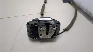 825003ZL1A Замок двери задней правой Nissan Pulsar NB17 Арт 20405835, вид 1