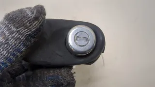 Кнопка открытия багажника Toyota Yaris 1 2003г. 897080D010 - Фото 2