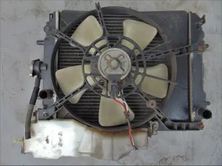 4221716575 1227504081 Радиатор (основной) Daihatsu Sirion Арт e3872867, вид 1
