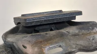 1798908,AV617M121BC Подушка крепления кпп Ford Focus 3 Арт 20422280, вид 4
