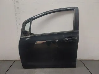 670020D170 Дверь передняя левая черная Toyota Yaris 2 Арт 20430126