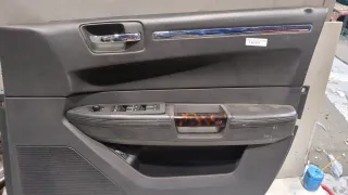 1LE941DVAA Обшивка двери передней правой (дверная карта) Chrysler 300C 1 Арт 20392029, вид 1