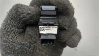 T4K4281 Кнопка стеклоподъемника заднего правого  Jaguar I-Pace Арт 20423762, вид 2