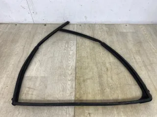 5735A577 Уплотнительная резинка Mitsubishi Pajero 4 restailing 2 Арт 2-4381