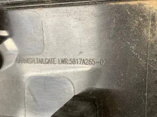 5817A265 Накладка двери (крышки) багажника Mitsubishi Outlander 3 restailing 2 Арт 2-75818, вид 9