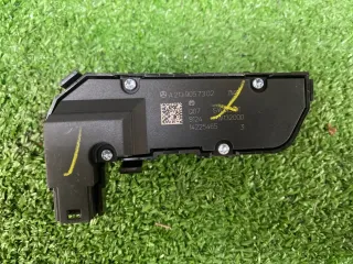 A2139057302 Кнопка подогрева сидений Mercedes C W205 Арт 2-93113, вид 2